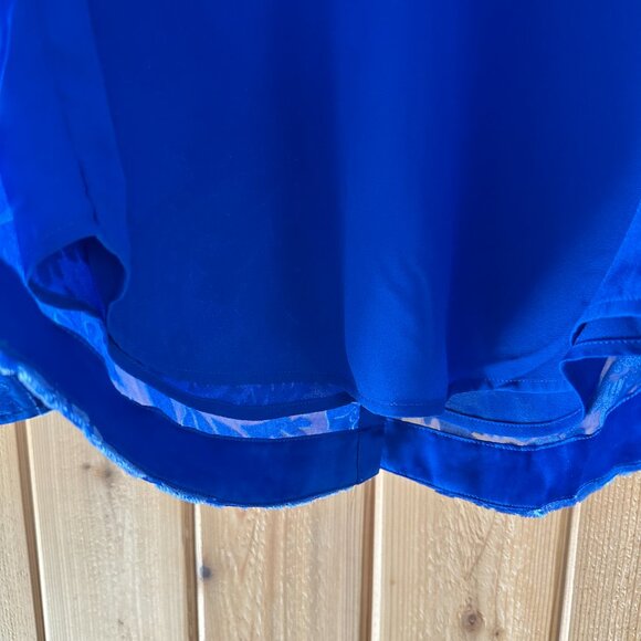 Soft Surroundings Size XS Floreat Velvet Floral Embossed Shirt in Saphire - Picture 7 of 8